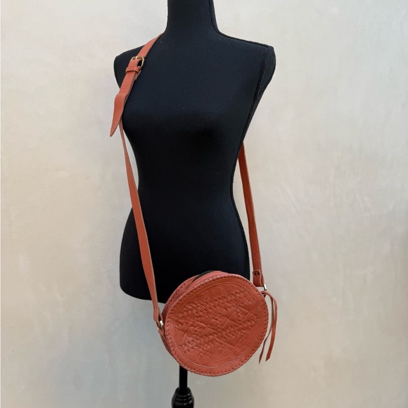 CLEOBELLA round crossbody - Picture 1 of 3